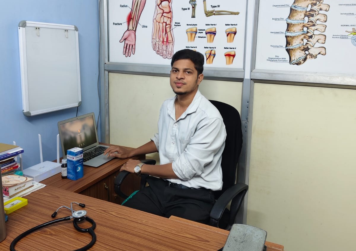 Doctor examining a patient at Vasantha Clinic